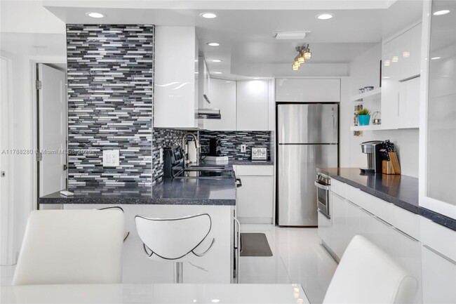 Foto del edificio - 3031 N Ocean Blvd