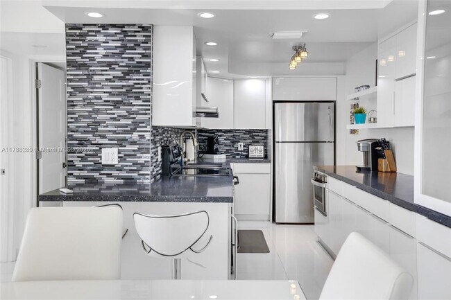 Foto del edificio - 3031 N Ocean Blvd