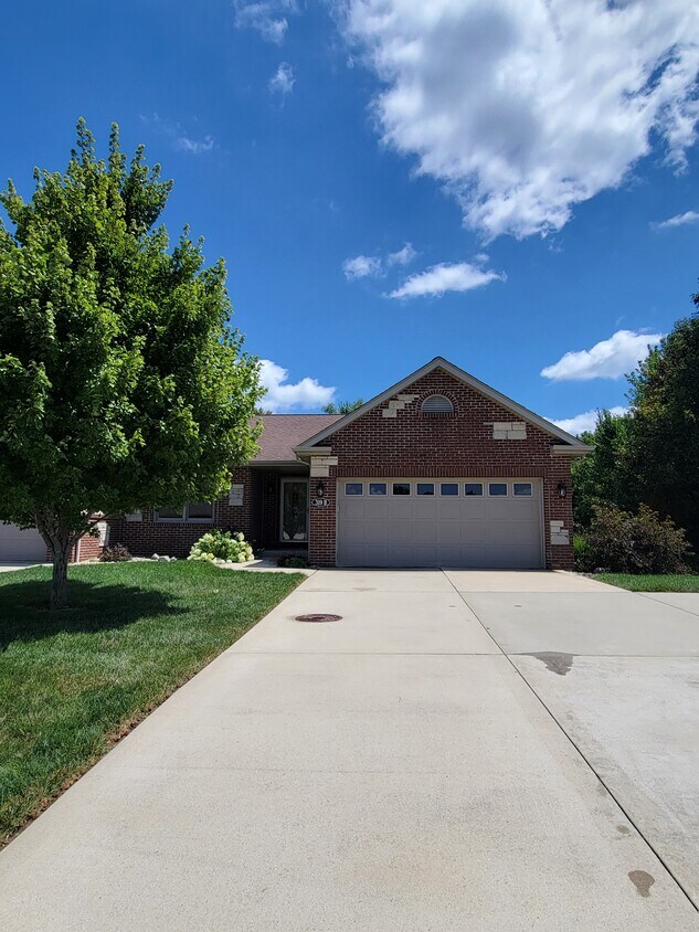 319 Jarvis Ct Unit B, Troy, IL 62294 Condo for Rent in Troy, IL