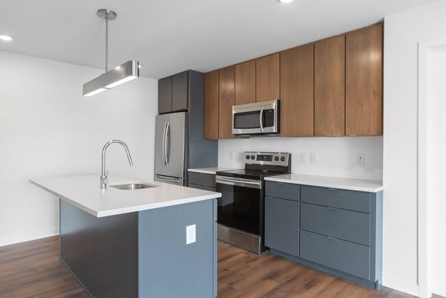 Interior Photo - Graduate Pointe
