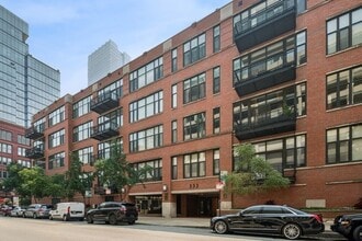 Building Photo - 333 W Hubbard St