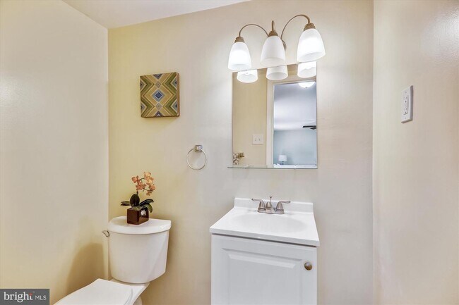 Building Photo - 2100 Willowtree Ln