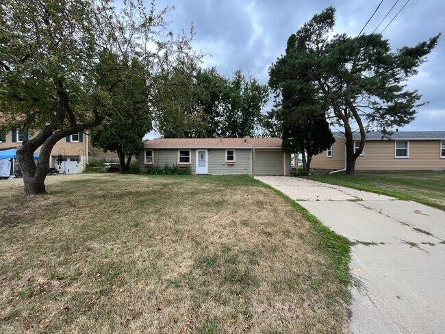 Front/Driveway - 403 2nd Ave NW