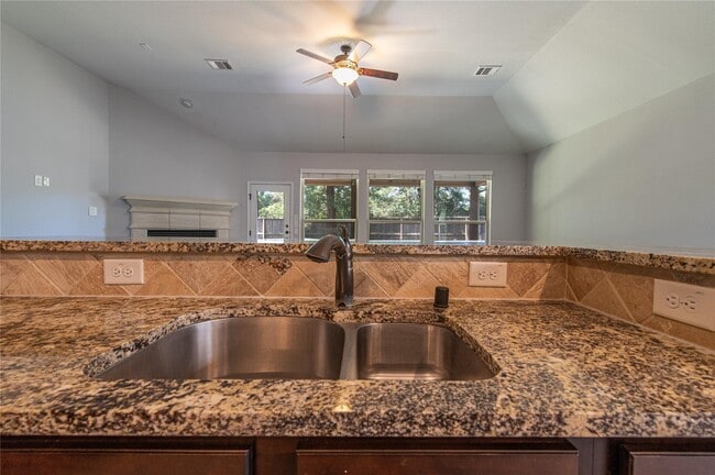 Building Photo - 7 Whispering Thicket Pl