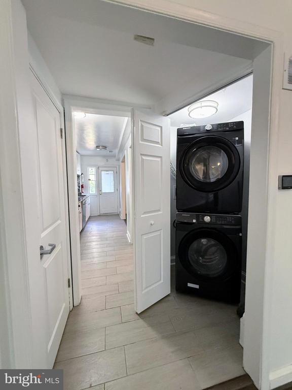 Building Photo - 1714 E St NE