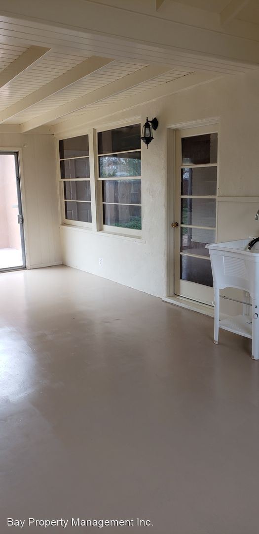Foto del edificio - 3 br, 1 bath House - 230 Division St.