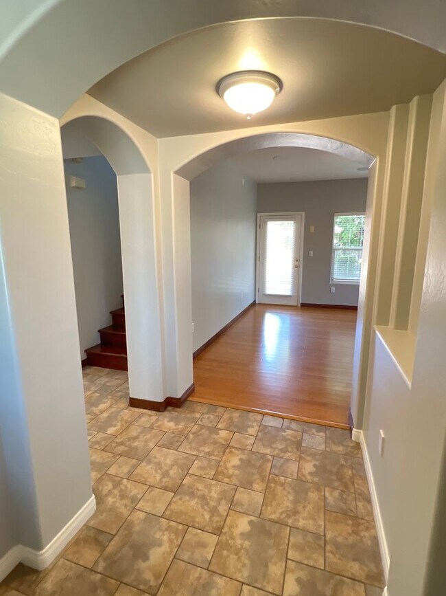 Foto del edificio - 3006 Tresselwyck Ln