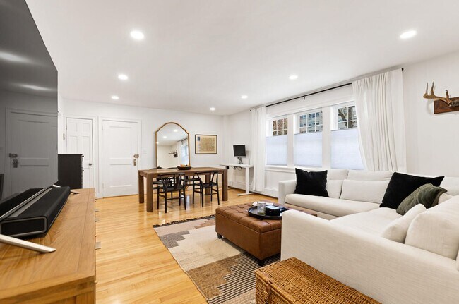 Building Photo - 2Br/1Bth Great location, Brookline line, Laundry in unit! Parking included!