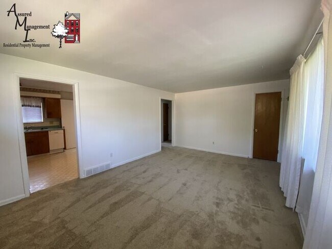 Foto del edificio - Duplex with finished basement!