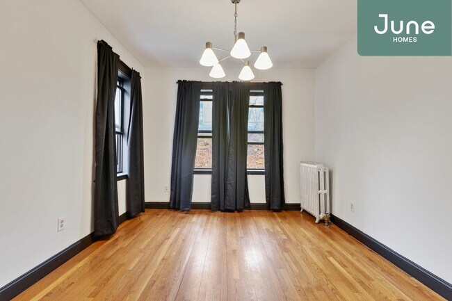 Foto del edificio - Queen room in 4-bed/2.5-bath Home