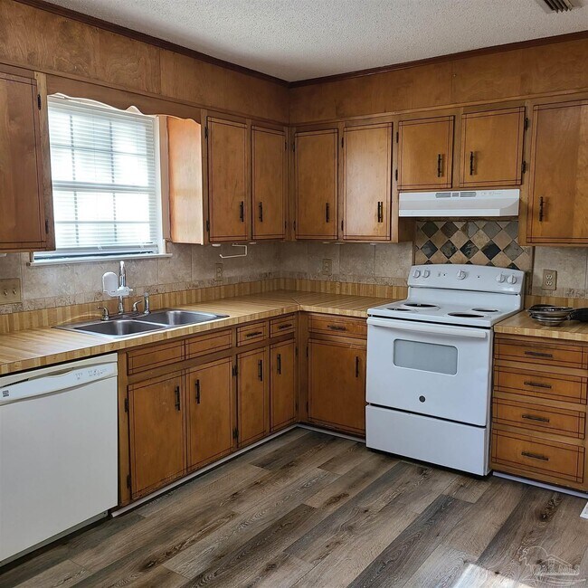 Building Photo - 7804 Deborah Dr