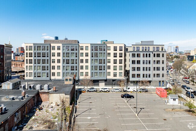10 Taber Street se encuentra en el submercado Lower Roxbury de Boston. - 10 Taber St