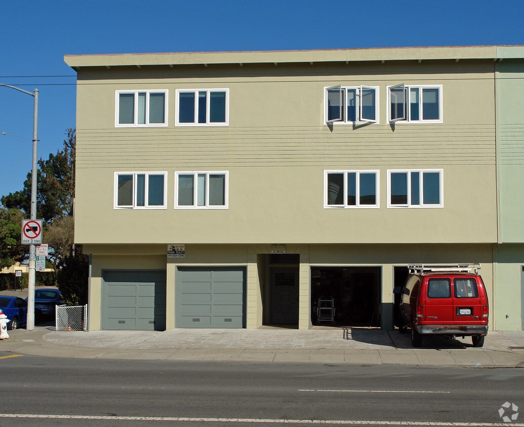 Building Photo - 2230 Turk St