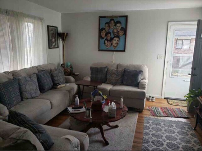 Foto del edificio - 839 Byron Ave