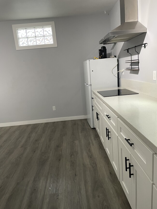 Estudio - 6425 Haas Ave