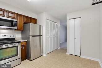 Building Photo - 5139 Dudley Ln