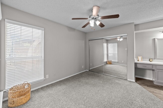 Foto del edificio - Trinity Village Apartments