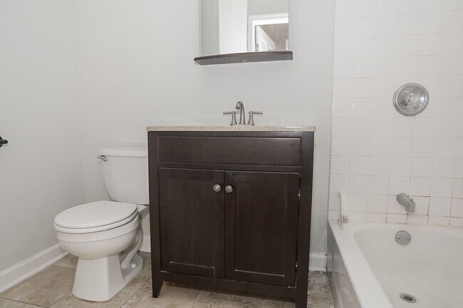 Foto del edificio - 3852 N Southport Ave
