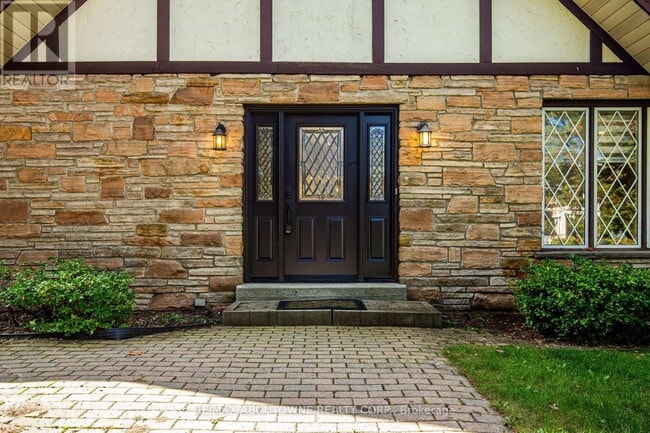 Building Photo - 30 Birkbank Dr