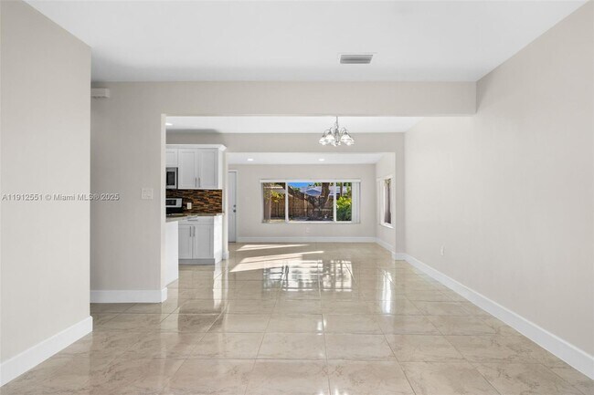 Foto del edificio - 2410 Coolidge St