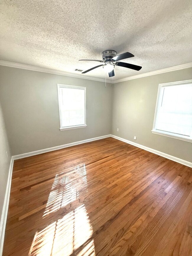 Foto del edificio - ** 3 Bed 1 Bath located in Cloverdale ** Call 334-366-9198 to schedule a self tour