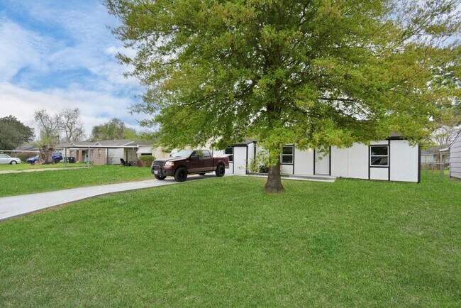 Foto del edificio - 9429 Fairland Dr