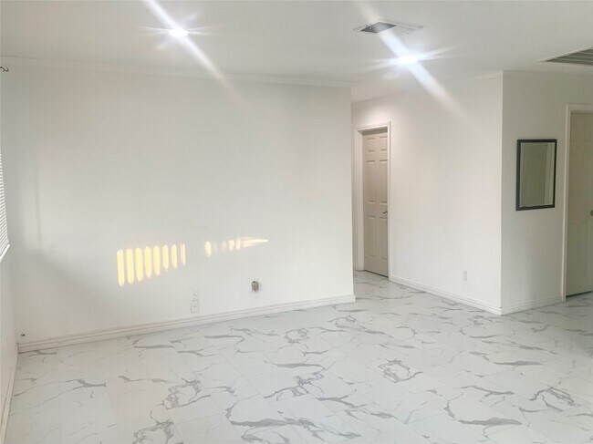 Foto del edificio - 909 Silber Rd