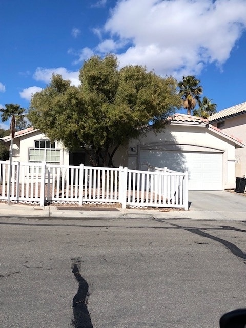 Building Photo - 8008 Dinsmore Dr