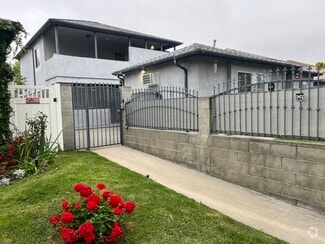 Building Photo - 12717 Oxnard St