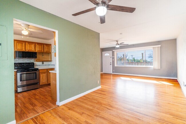 Foto del edificio - 2610 E Pikes Peak Ave