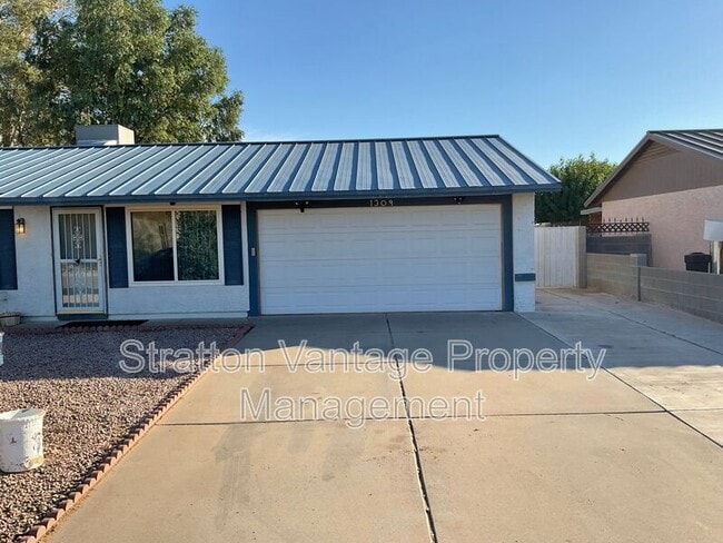 Building Photo - 1309 W Calle Tuberia
