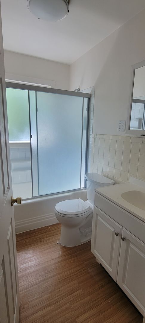 Building Photo - 2 bedroom 1 bath
