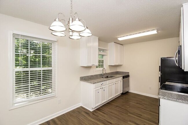 Building Photo - Now available 4 bedrooms 2 baths