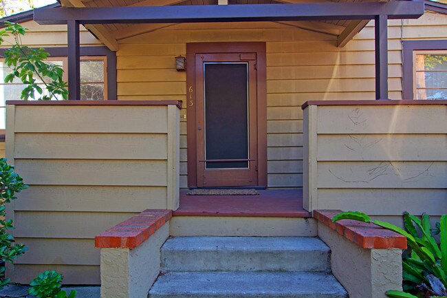 Building Photo - 613 W Lewis St