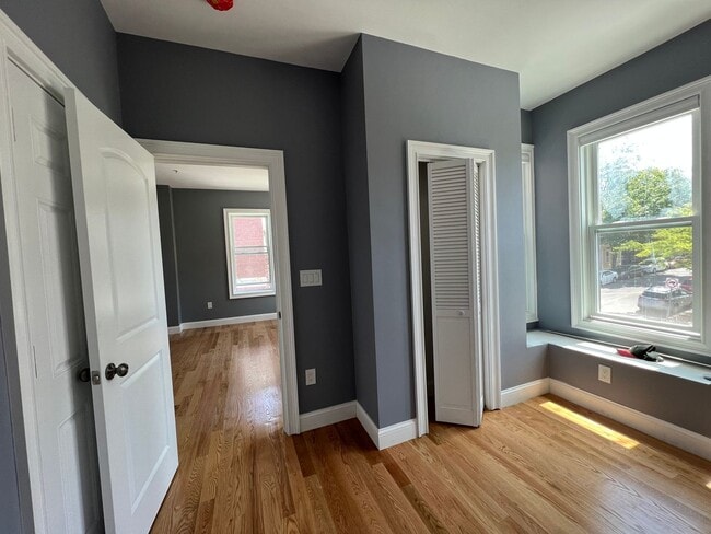4bed 2bath 1200sqf apartment in Kendall Square is available in 9/1 - 4bed 2bath 1200sqf apartment in Kendall Square is available in 9/1