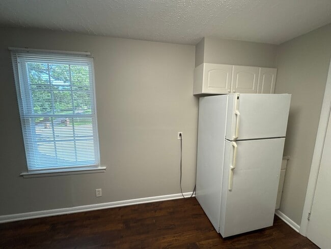 Building Photo - For Rent: 2 Bedroom | 1 Bath Duplex in Sou...
