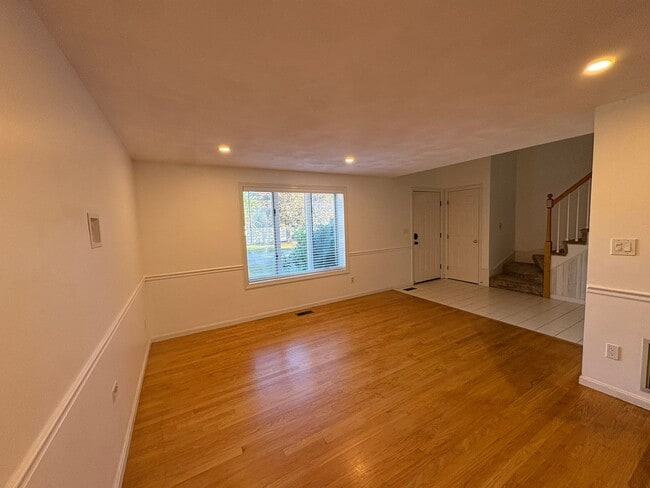 Building Photo - Private Home | 3 Bedroom 2 Bathroom | Huge...