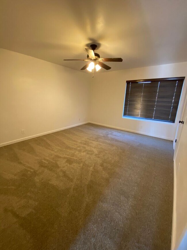 Building Photo - LARGE CORNER LOT! 4bd/2ba home in Spring V...
