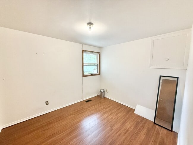 Building Photo - 106 Greenbrier Dr