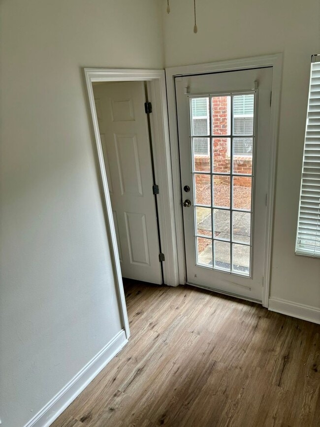 Building Photo - 76 Intown Pl