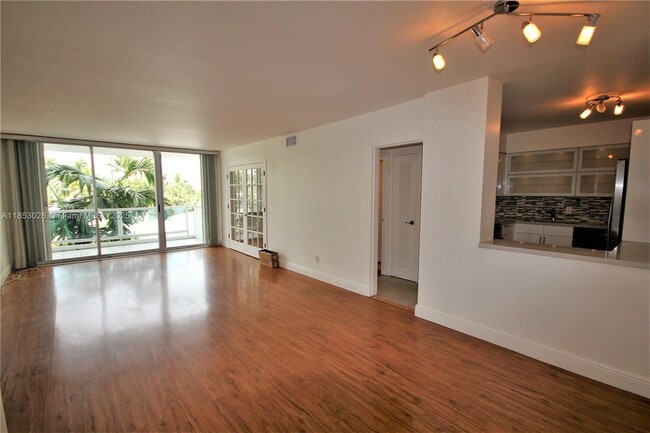 Foto del edificio - 5151 Collins Ave