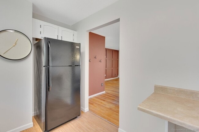 Building Photo - 476 Oak Ave
