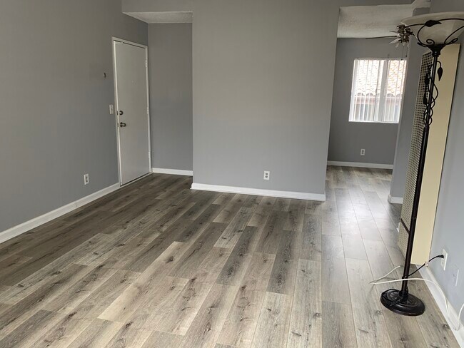 Living room - 17032 S New Hampshire Ave