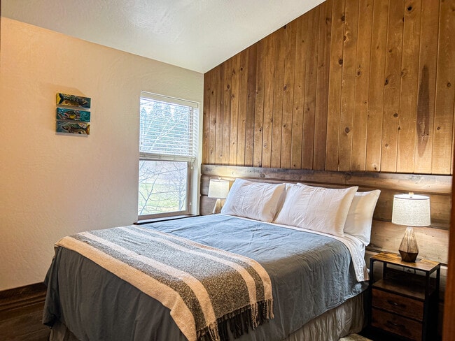 Building Photo - 10985 Cayuse Ct