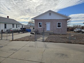 Building Photo - 1320 E Ash St