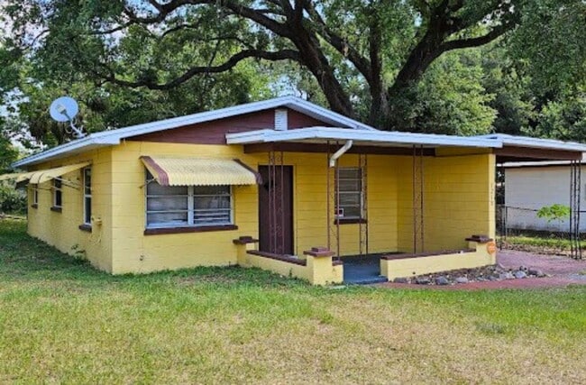 Building Photo - 3 Bedroom, 1 Bath House for rent in Lakeland *Move-In Special*