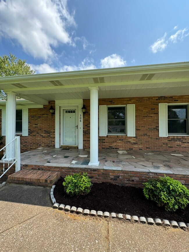 Foto del edificio - 308 Norton Rd