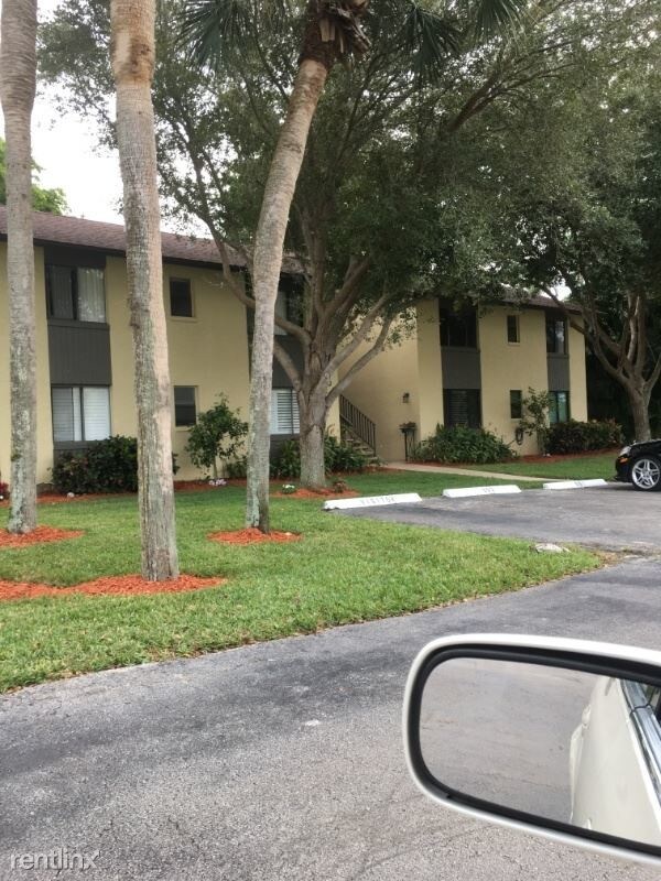 Foto del edificio - 1440 Green Valley Cir