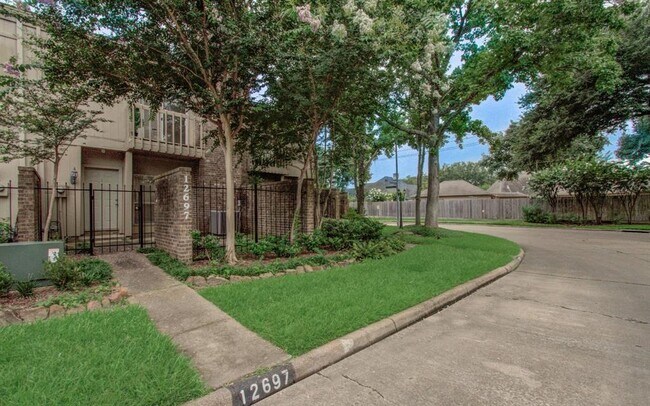 Foto del edificio - 12697 Briar Patch Dr