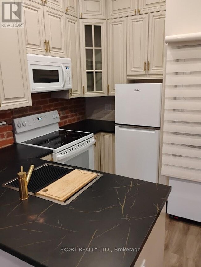 Building Photo - 251 Front St